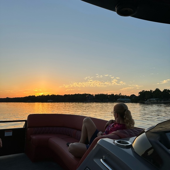 Meet your Posher, Juli - Picture 1 of 16